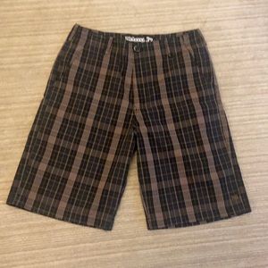 Men’s Billabong plaid shorts